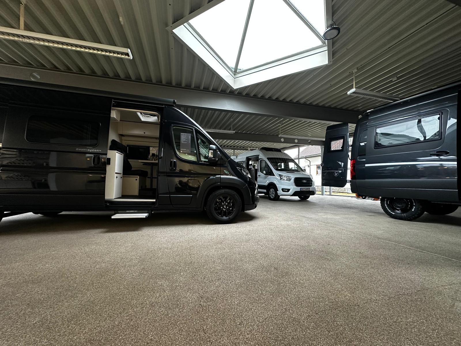 Camper in der Seecamper-Ausstellungshalle